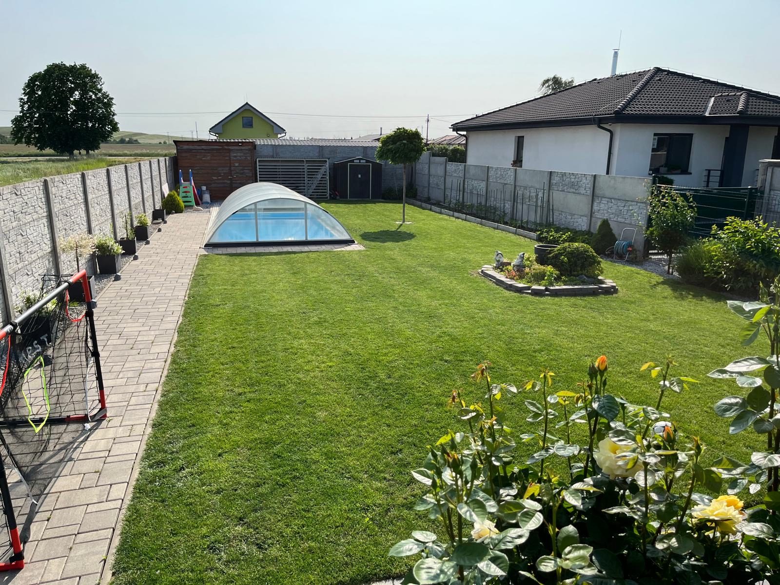 REZERVOVANÝ Tehlová novostavba s bazénom a terasou – Geča pri Košiciach
