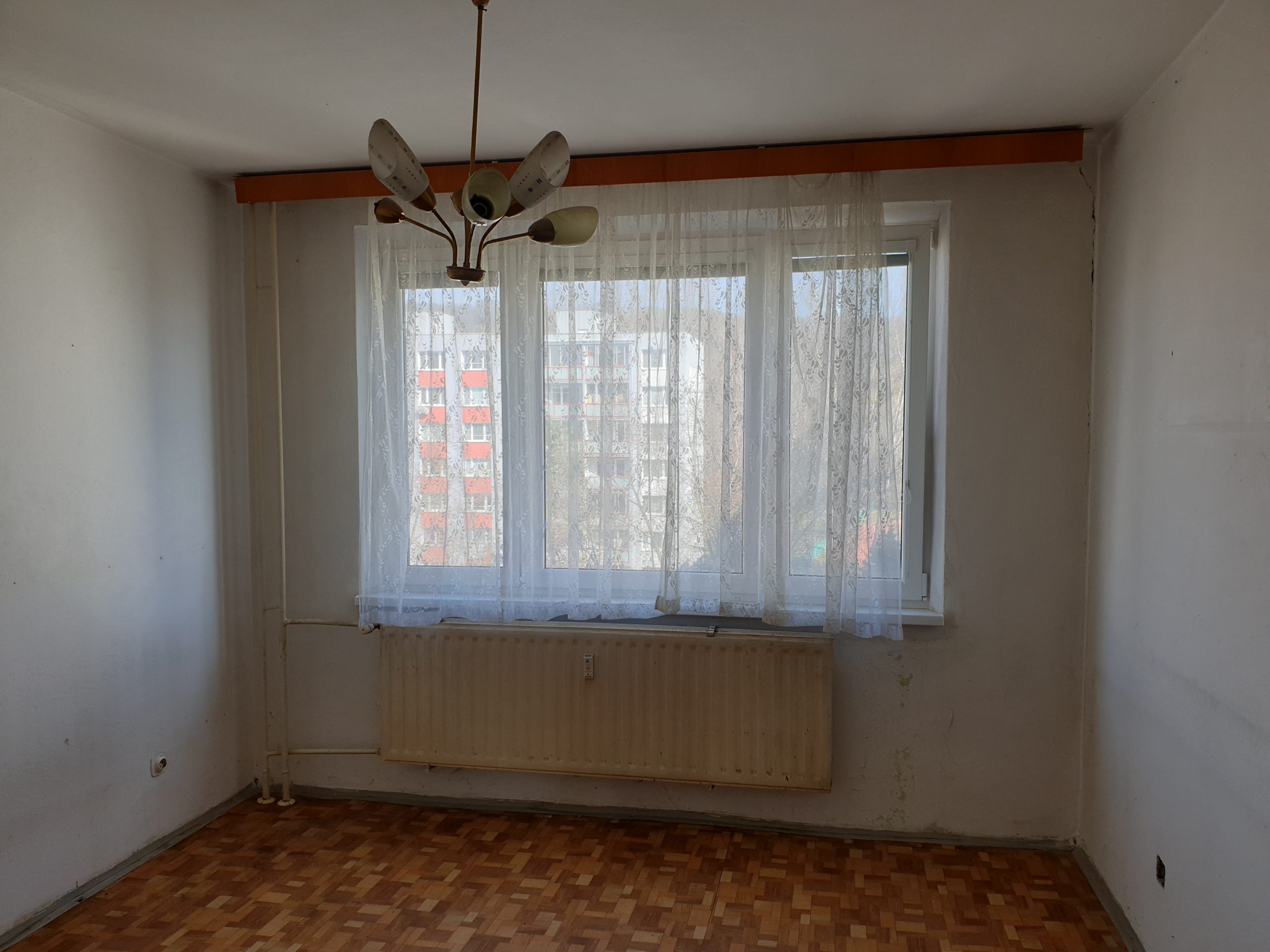 PREDANÝ Veľký 2 izbový byt s lodžiou na sídl. Nad jazerom, Nám. kozmonautov