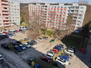 PREDANÝ Veľký 2 izbový byt s lodžiou na sídl. Nad jazerom, Nám. kozmonautov