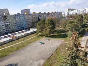 PREDANÝ Veľký 2 izbový byt s lodžiou na sídl. Nad jazerom, Nám. kozmonautov