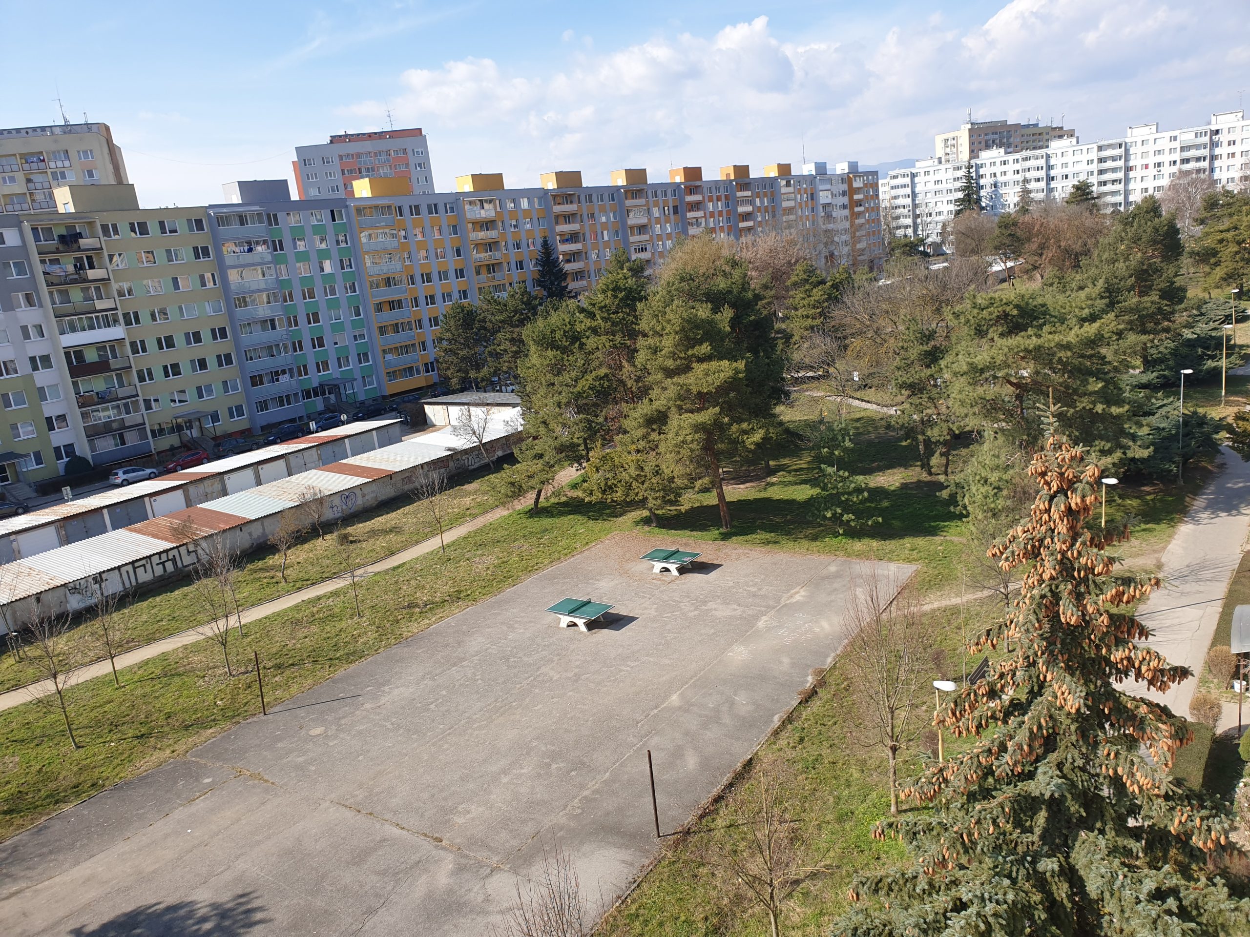 PREDANÝ Veľký 2 izbový byt s lodžiou na sídl. Nad jazerom, Nám. kozmonautov