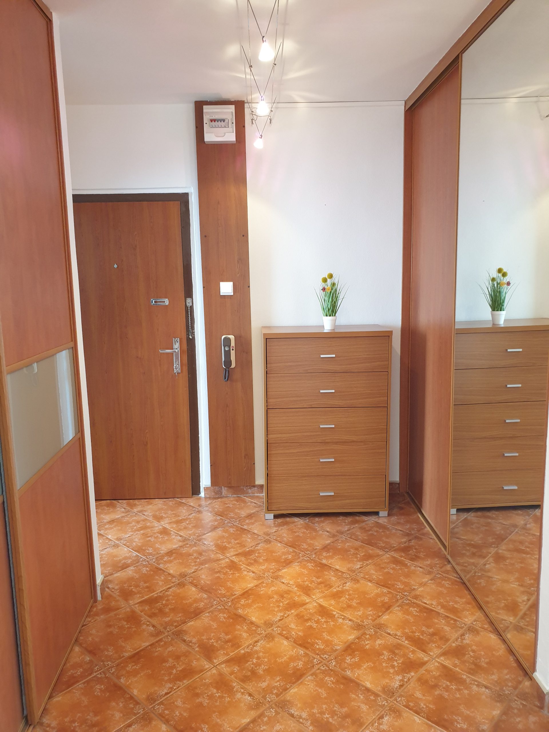 PRENAJATÝ 3 izbový zariadený byt po takmer kompletnej rekonštrukcii, Košice – Furča
