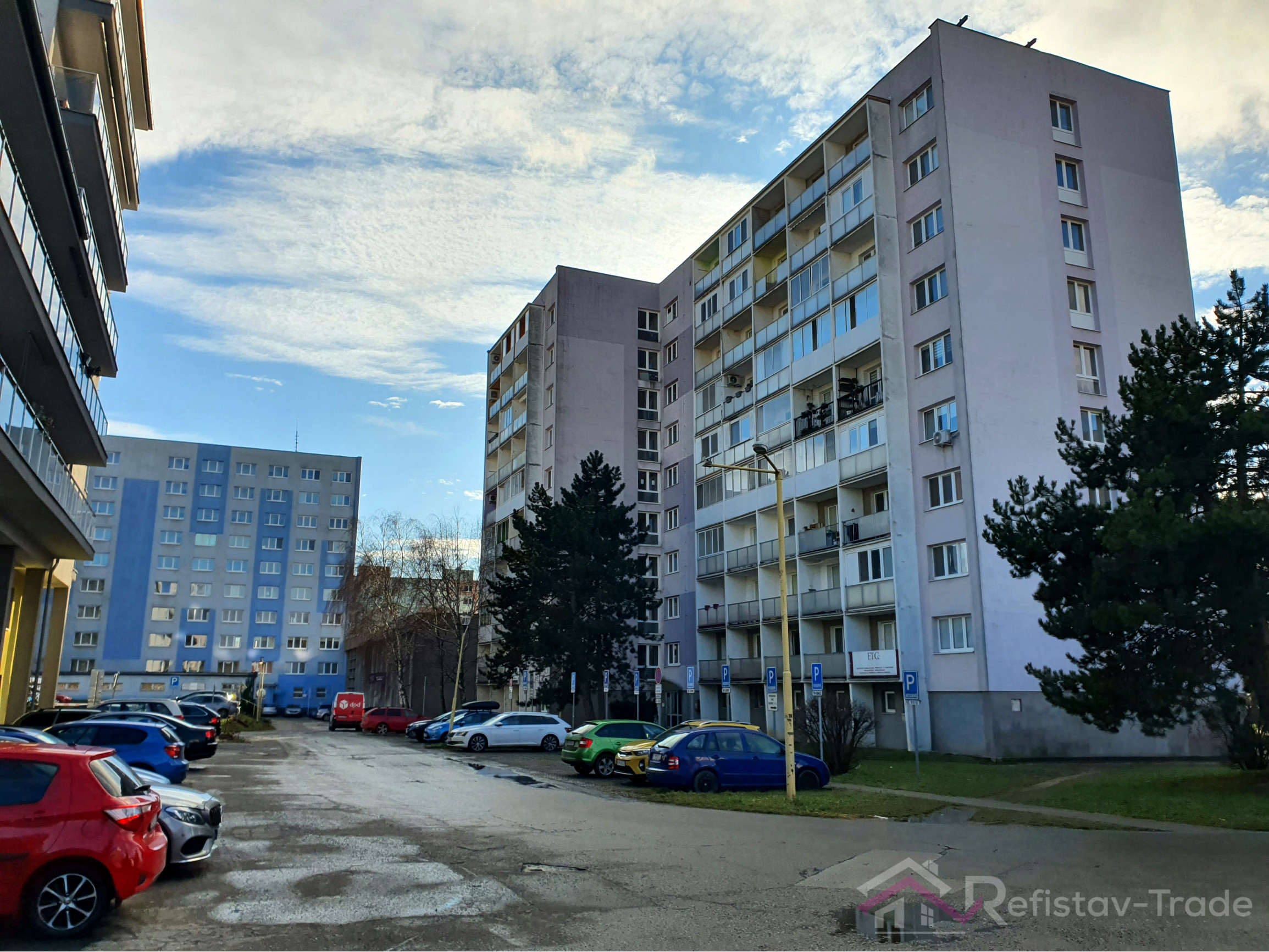 PRENAJATÉ Bezstarostné parkovanie – na prenájom 2 parkovacie státia pri Spoločenskom pavilóne