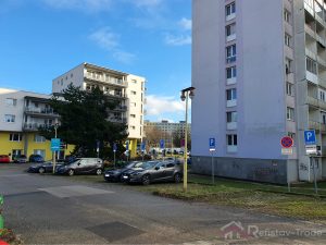 PRENAJATÉ Bezstarostné parkovanie – na prenájom 2 parkovacie státia pri Spoločenskom pavilóne
